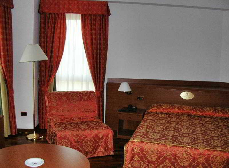 Excel Hotel Roma Ciampino Marino Bagian luar foto